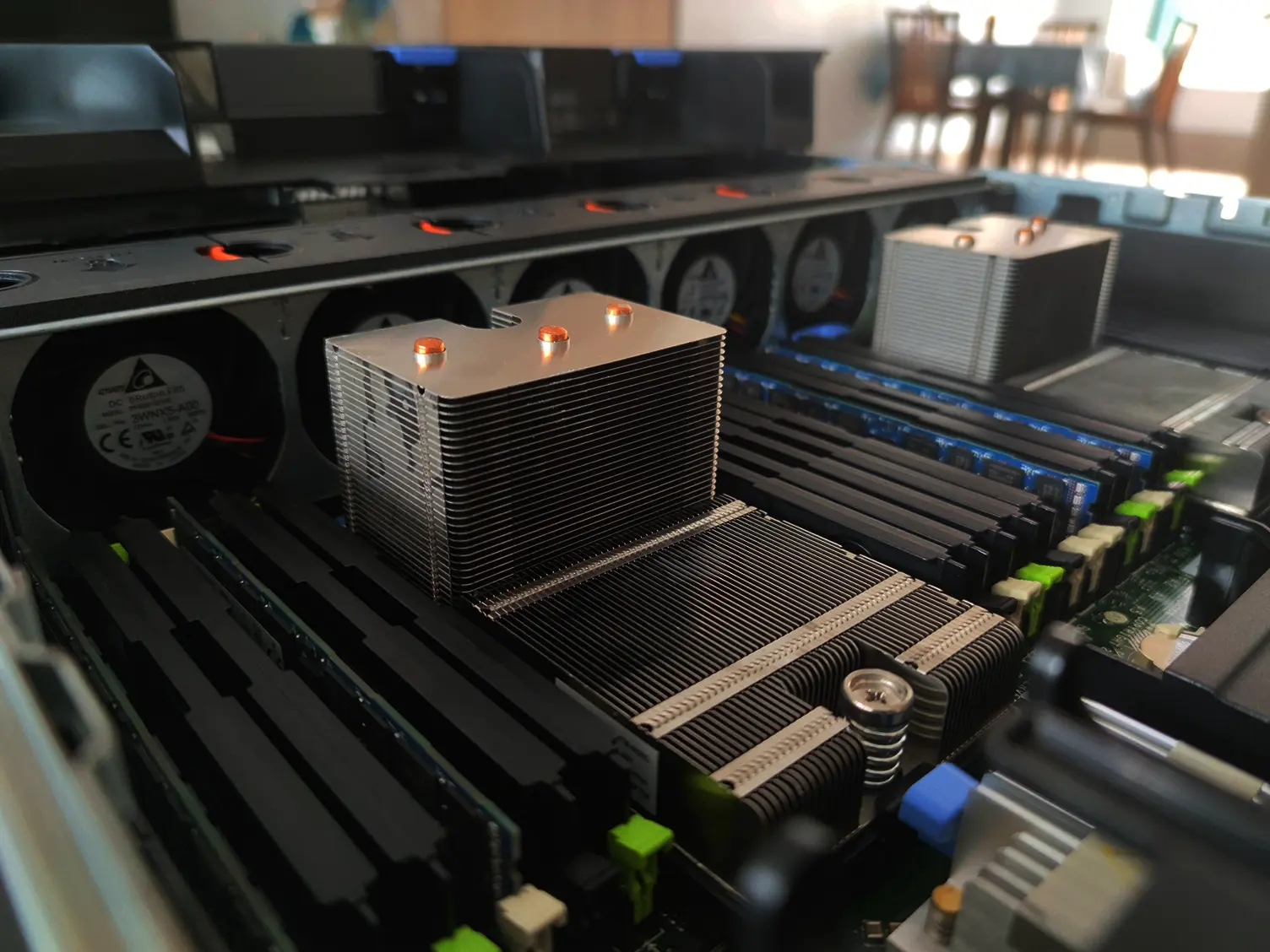 「开箱」戴尔 PowerEdge R720 上手 : 年轻人的第一台家庭服务器